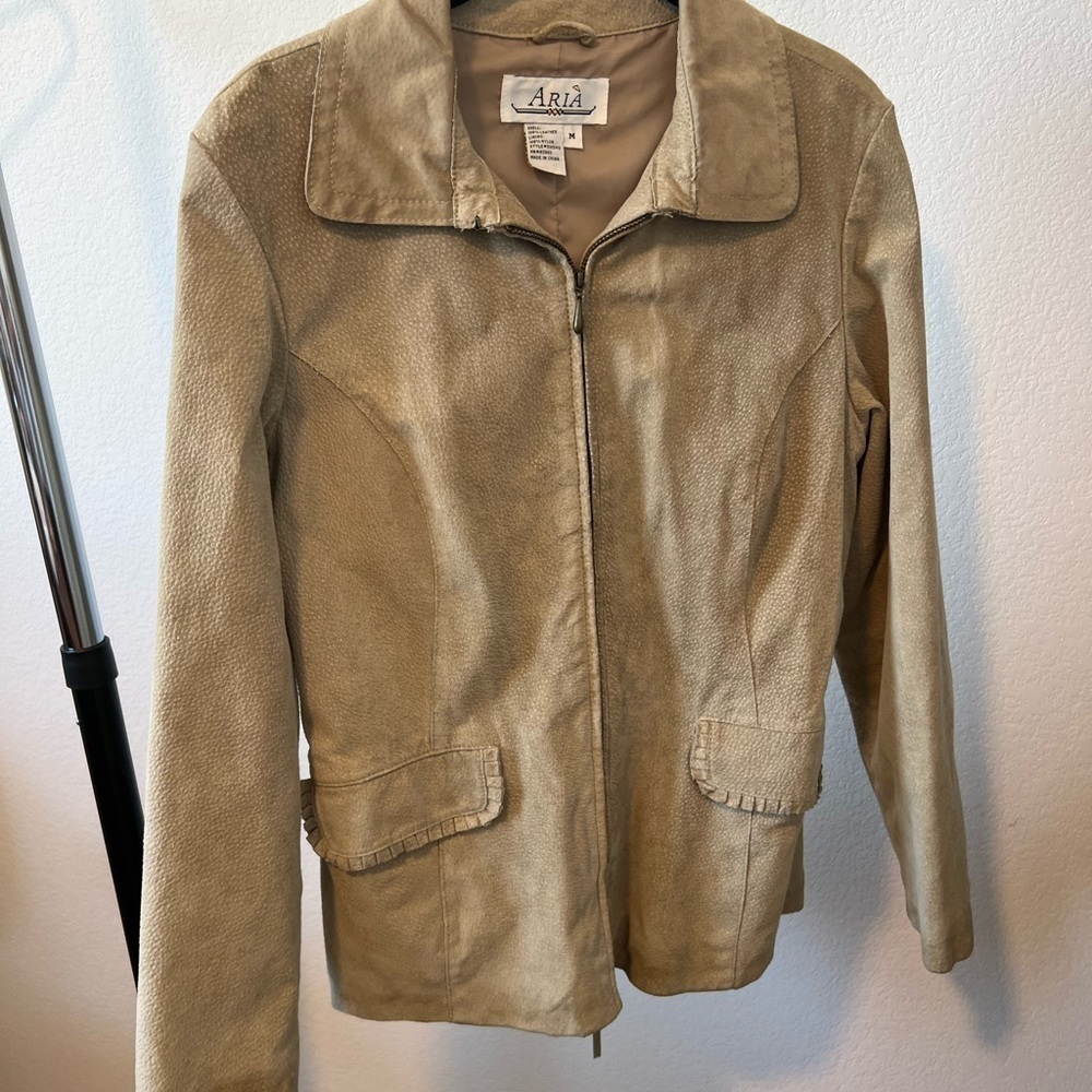 aria Women’s Beige Genuine Leather Jacket Size Medium - Picture 2 of 8
